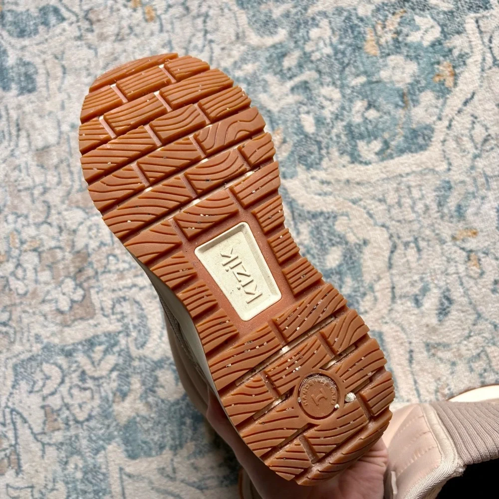 KIZIK Women's Juno Mid Boot in Doeskin Tan Hands Free Shoe Snow Boots Size US 8 - Picture 10 of 12